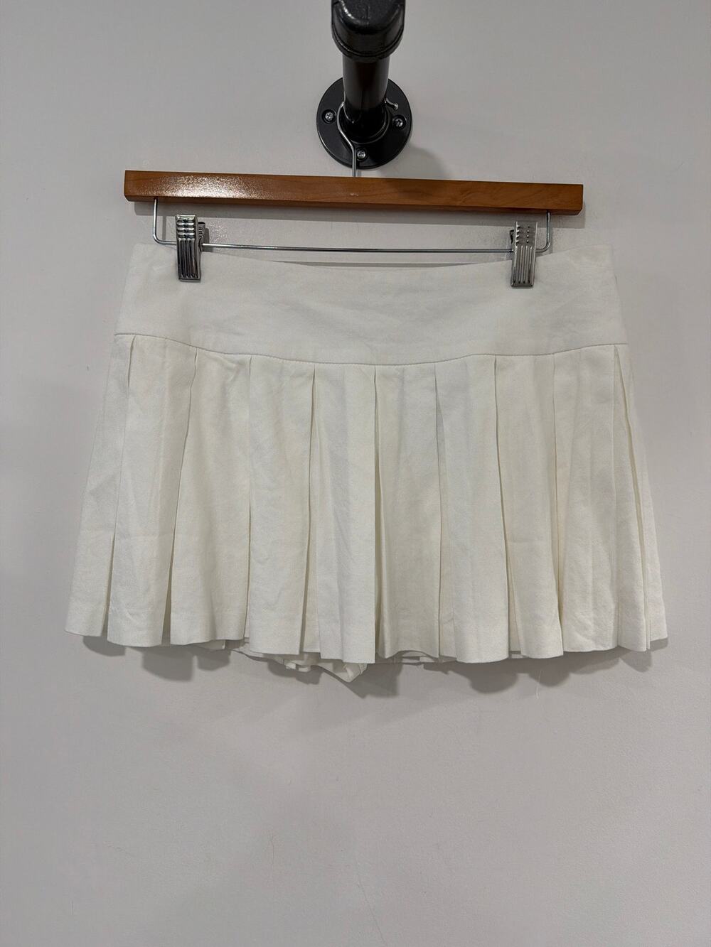 Alice + Olivia Mini Skirt With Liner Shorts Pleated White Size 6